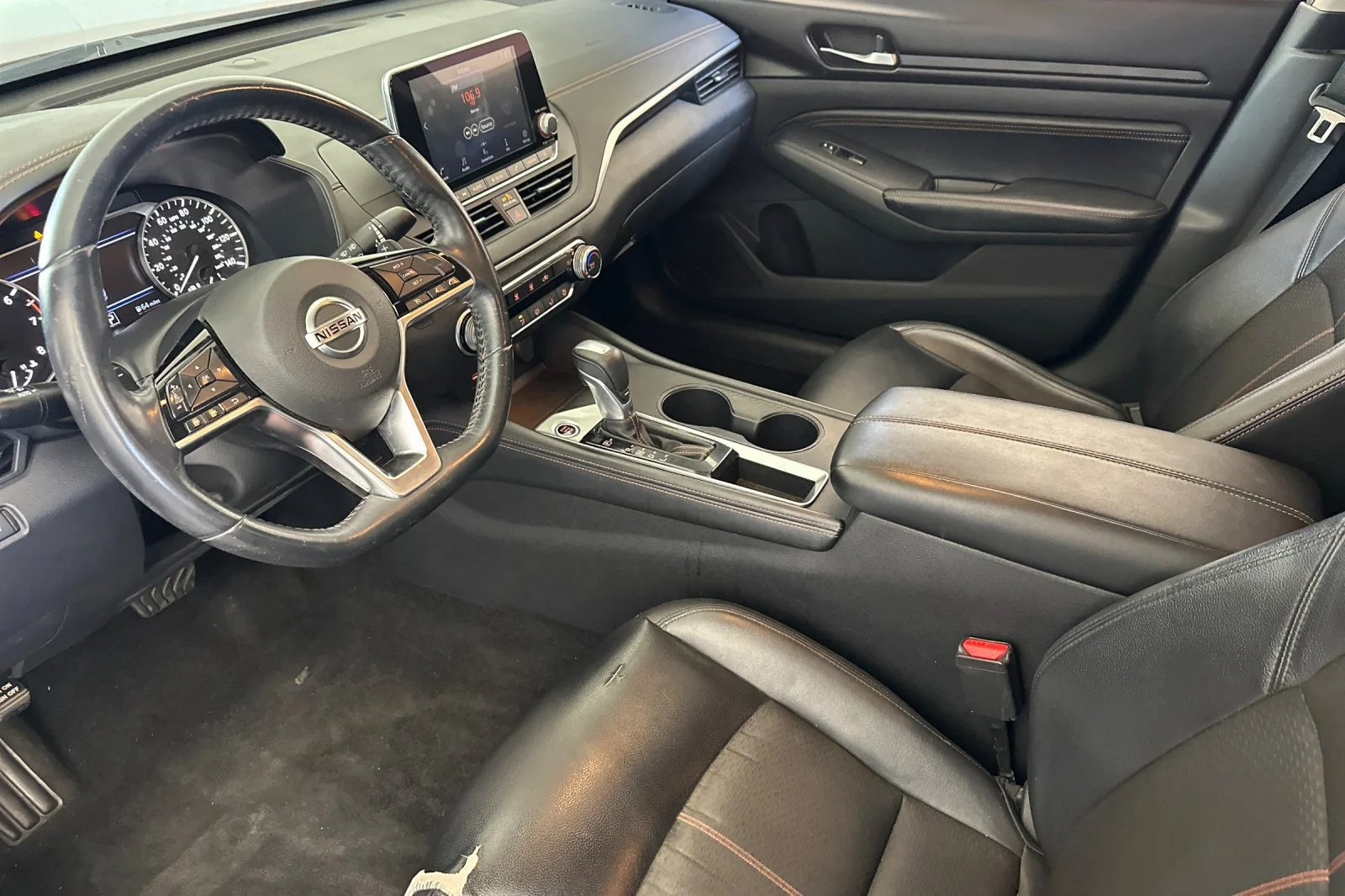 Used 2019 Red Nissan 2.5 SR image 10