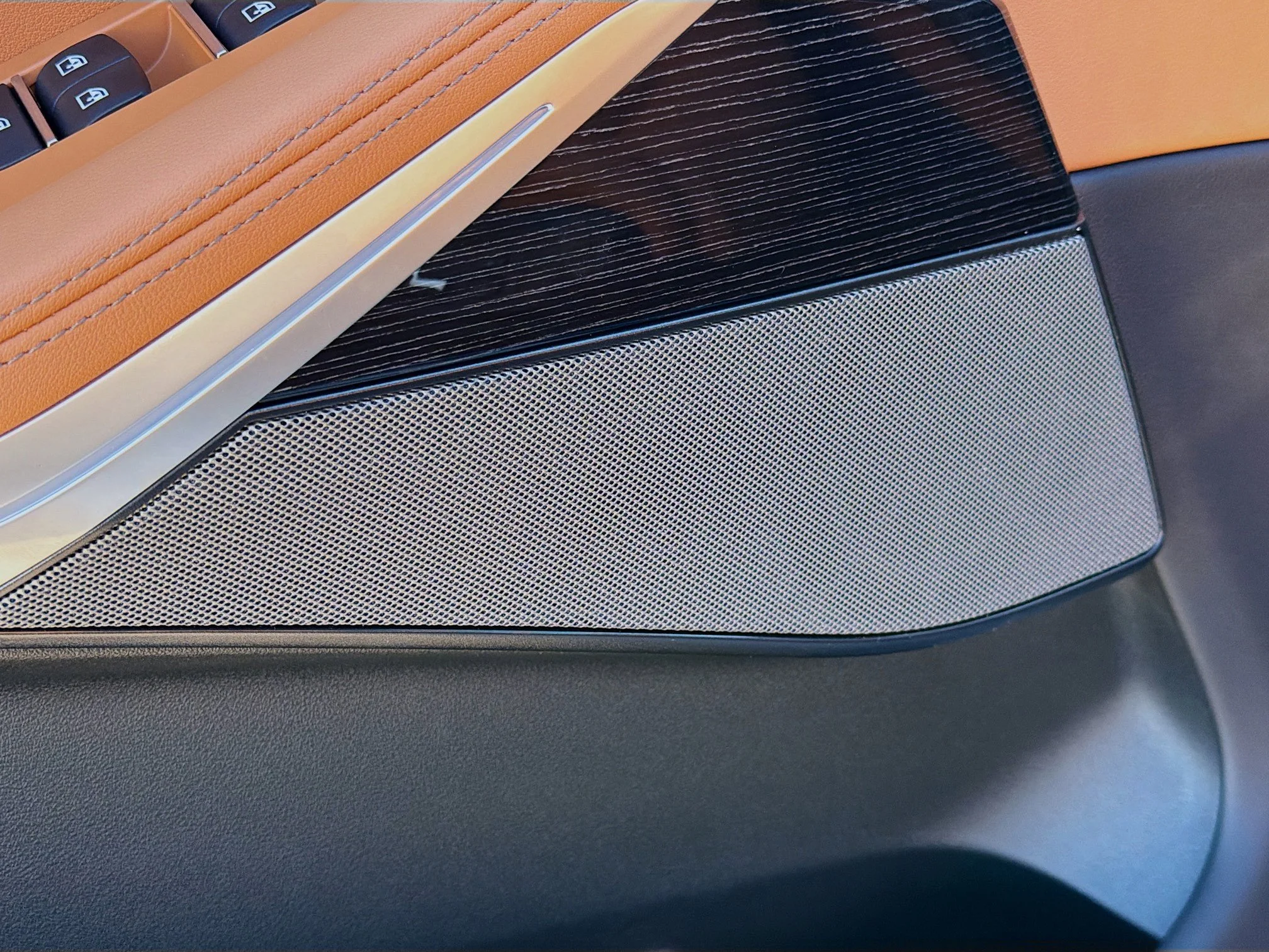 New 2026 Skyscraper Grey Metallic BMW sDrive40i image 23