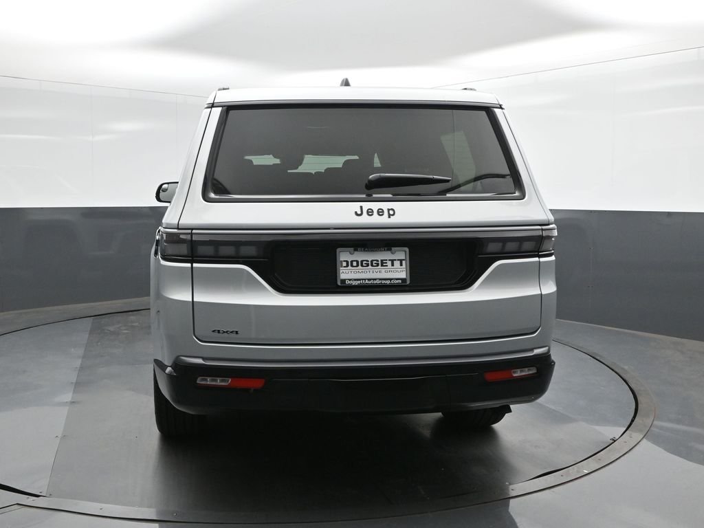 New 2026 Silver-Zynith Exterior Paint Jeep Limited Reserve image 5