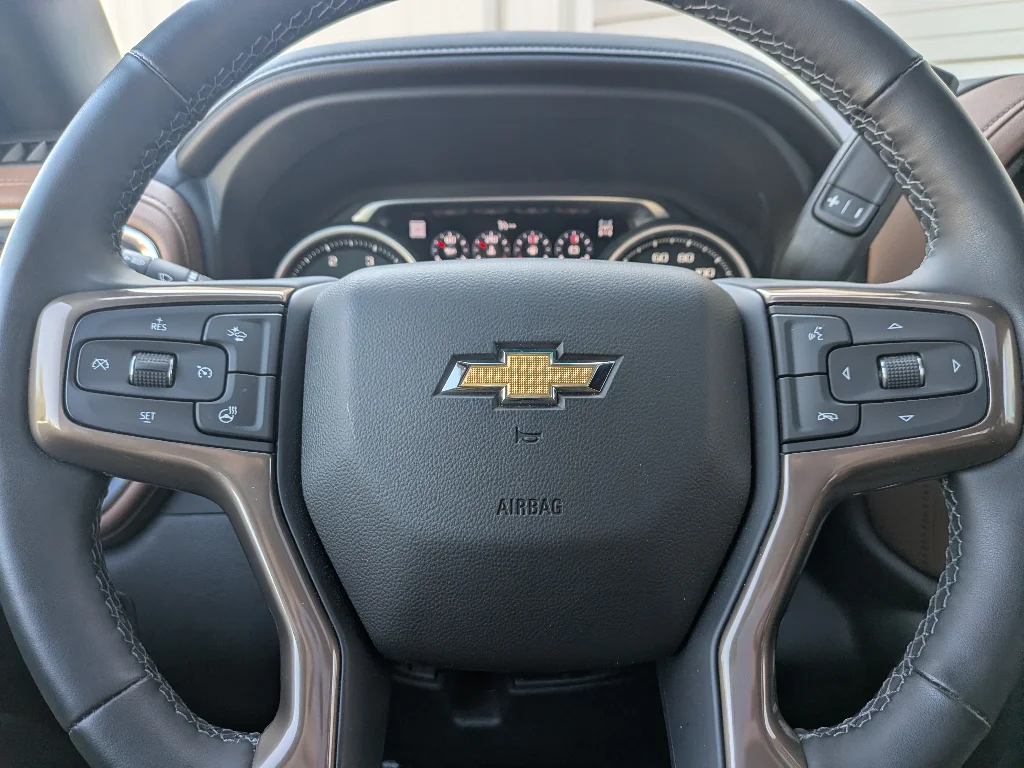 Used 2023 BLACK Chevrolet High Country image 11