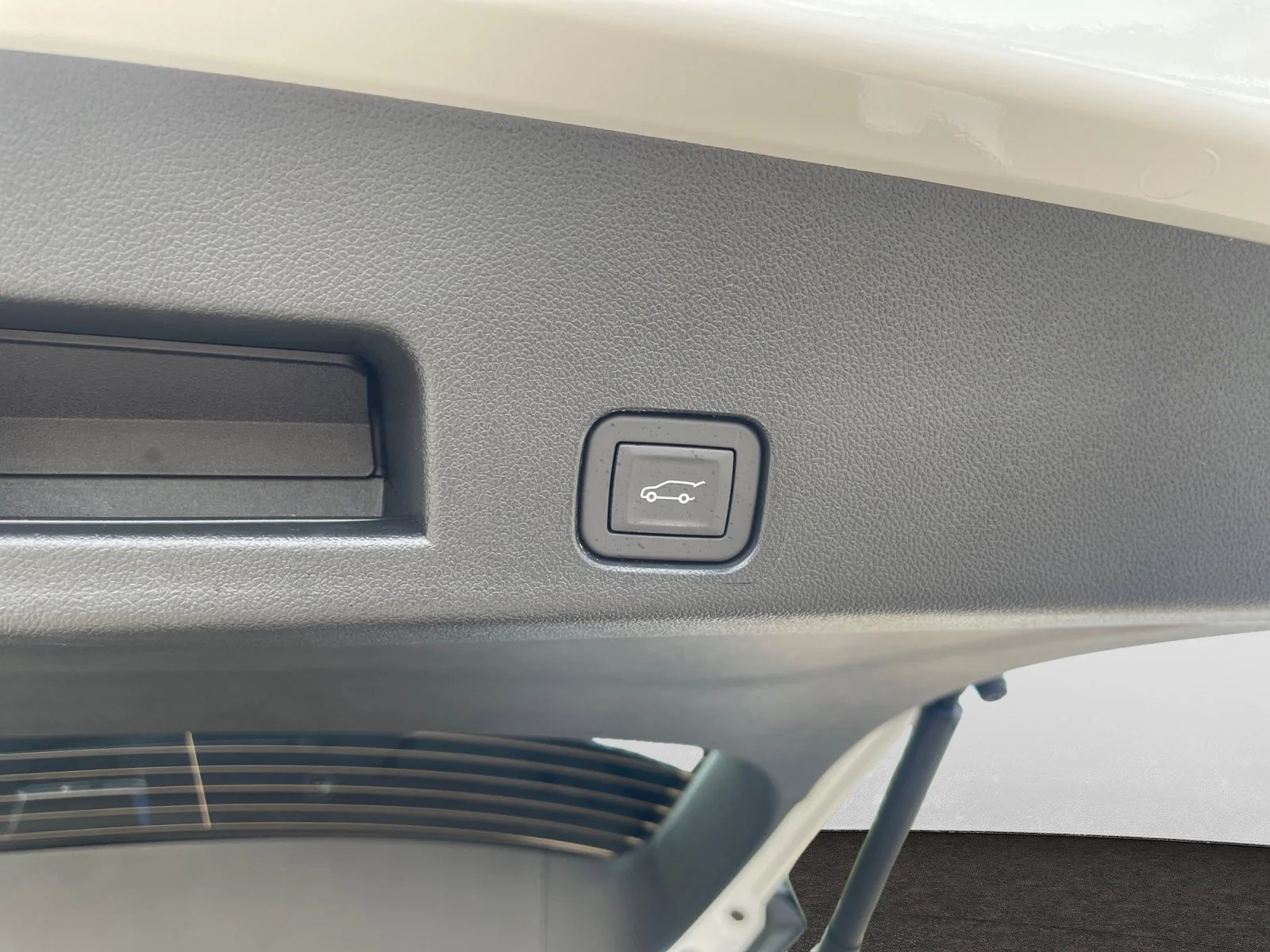 New 2026 Summit White GMC Elevation AWD image 11