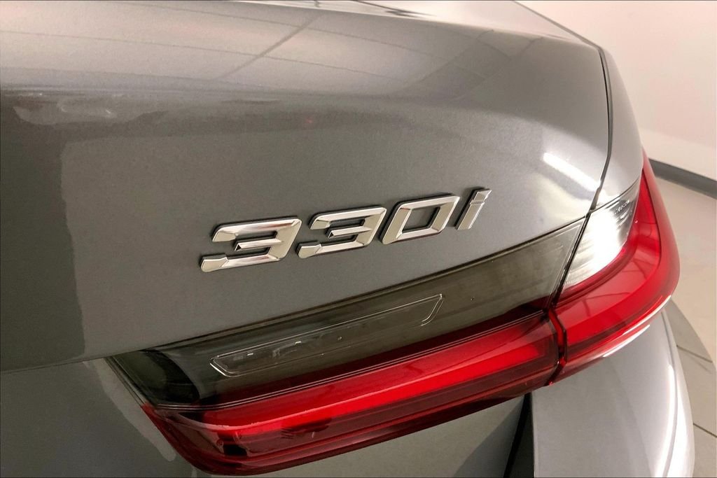 Used 2025 Skyscraper Grey Metallic BMW  image 30