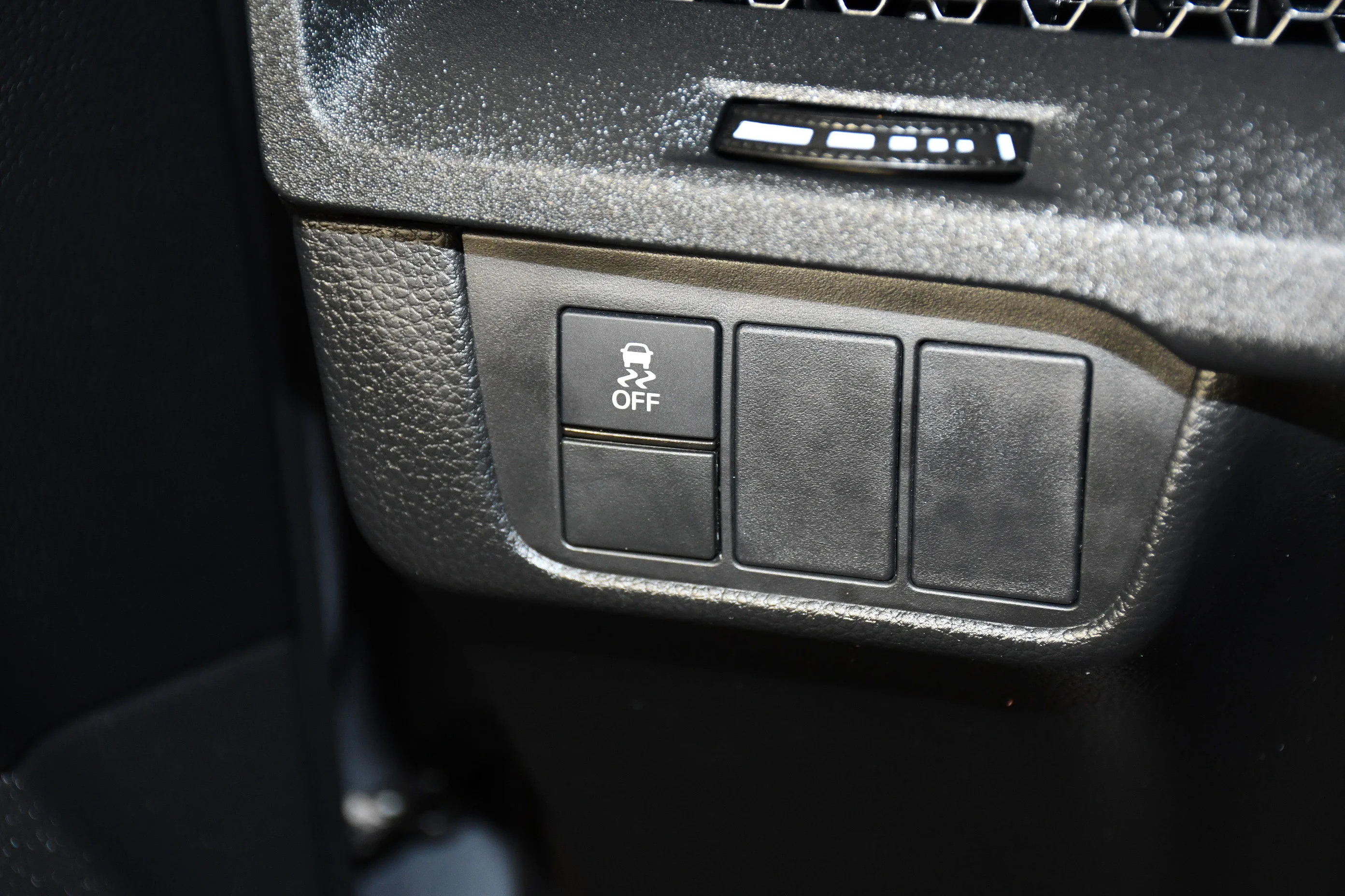 Used 2025 Solar Silver Metallic Honda LX image 33
