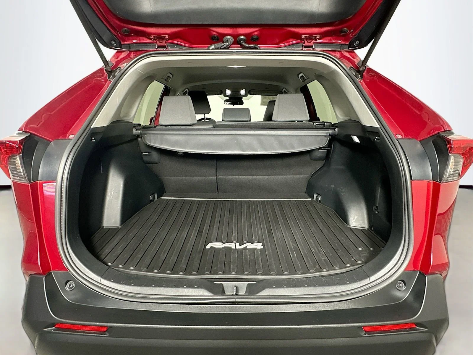 2023 Toyota RAV4 XLE - Photo 26