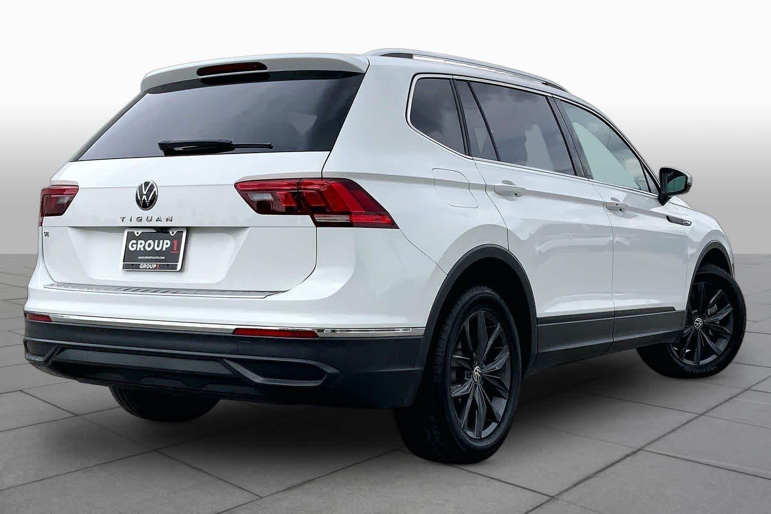 Used 2022 Pure White Volkswagen SE image 25