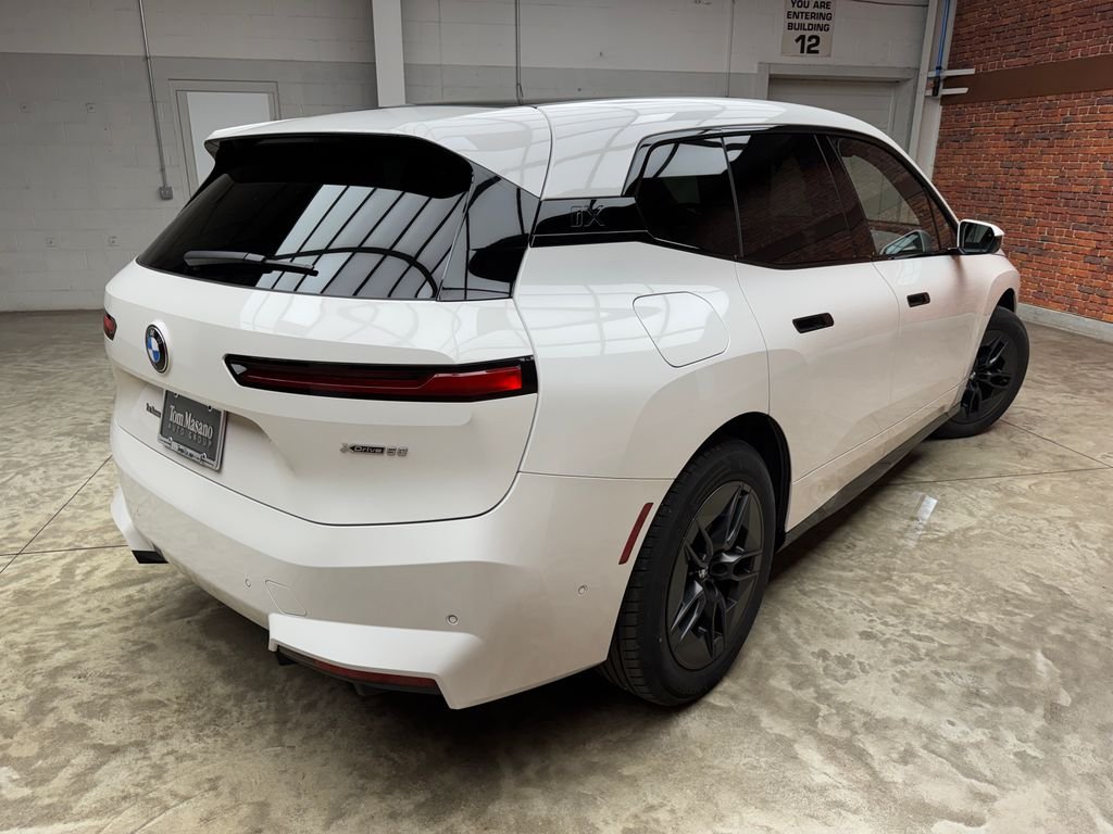 2026 BMW iX 60 - Photo 6