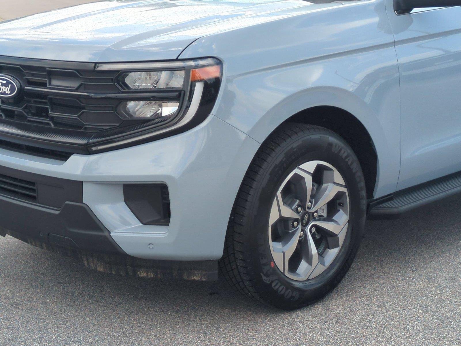 New 2027 Glacier Gray Metallic Tri-Coat Ford Active image 9