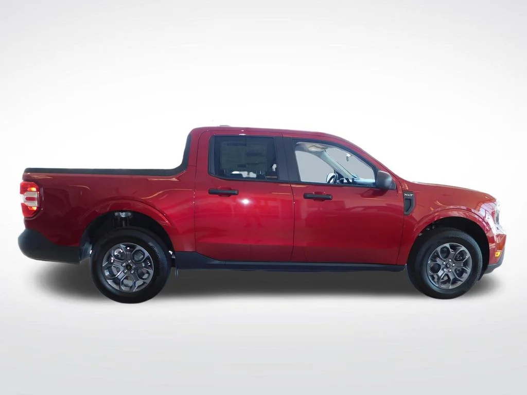 New 2026 Ruby Red Metallic Tinted Clearcoat Ford XLT image 2