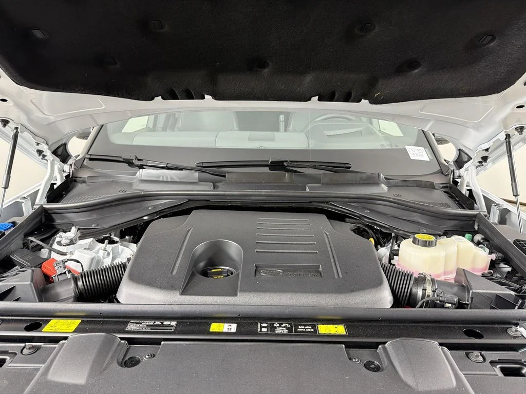 New 2026 Fuji White Land Rover SE 7 Seats image 32