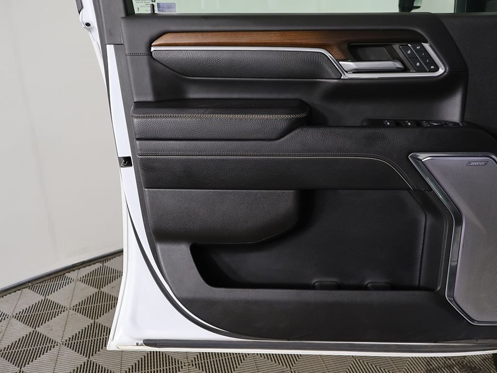 Used 2024 White GMC Denali image 22