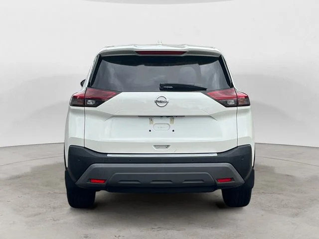 Used 2021 White Nissan SV image 4