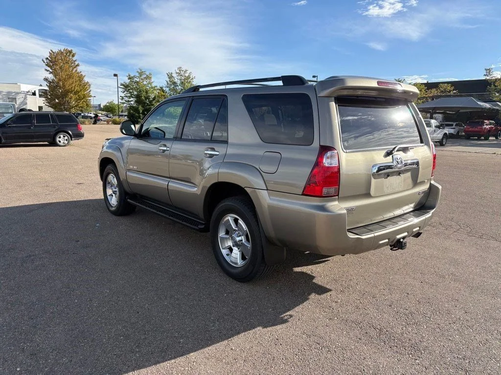 Used 2007 Gold Toyota SR5 image 7