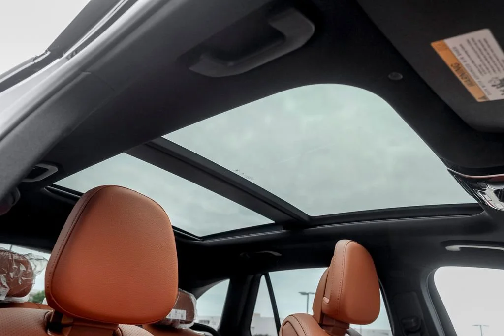New 2026 Black Mercedes-Benz GLC300 image 22