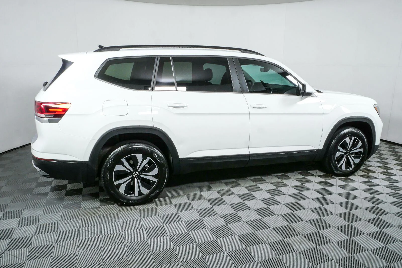 Certified Used 2024 Pure White Volkswagen 2.0T SE image 25