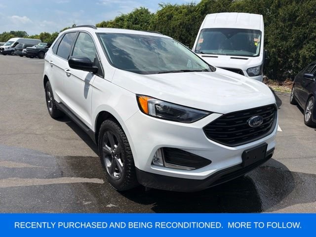 Used 2022 White Ford SEL image 1