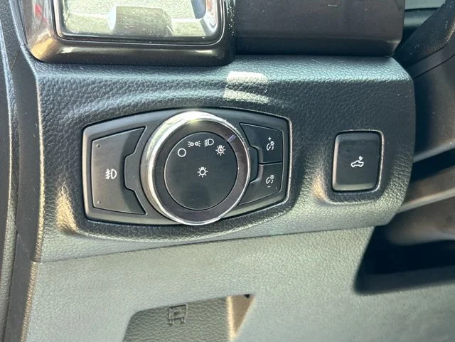 Used 2019 Magnetic Ford Lariat image 33