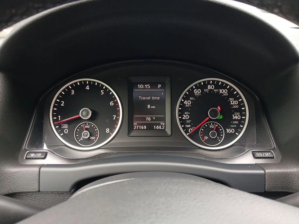 Used 2015 Gray Volkswagen SEL image 16