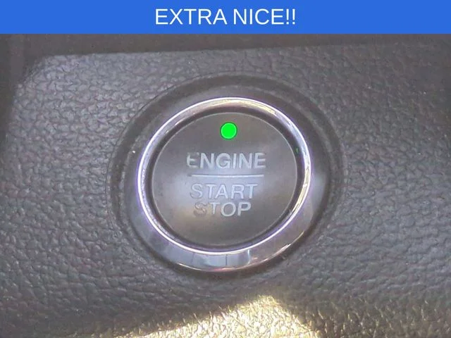 Used 2020 White Ford Lariat image 21