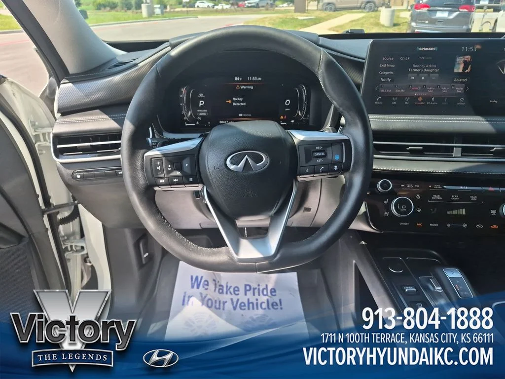 Used 2022 White INFINITI LUXE image 13