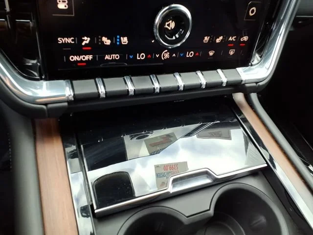 Used 2025 Onyx Black GMC Denali image 27