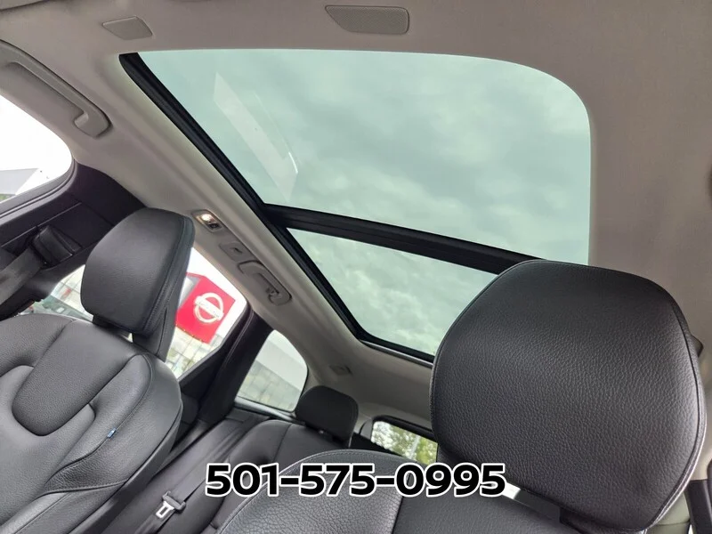 Used 2021 Crystal White VOLVO T5 AWD MOMENTUM image 9