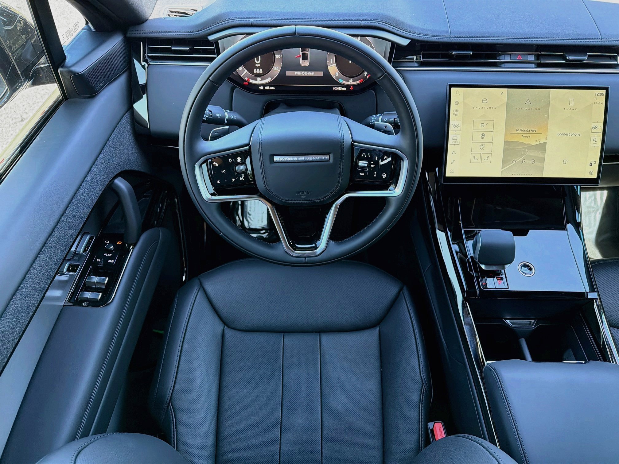 New 2027 Santorini Black Land Rover SE image 18