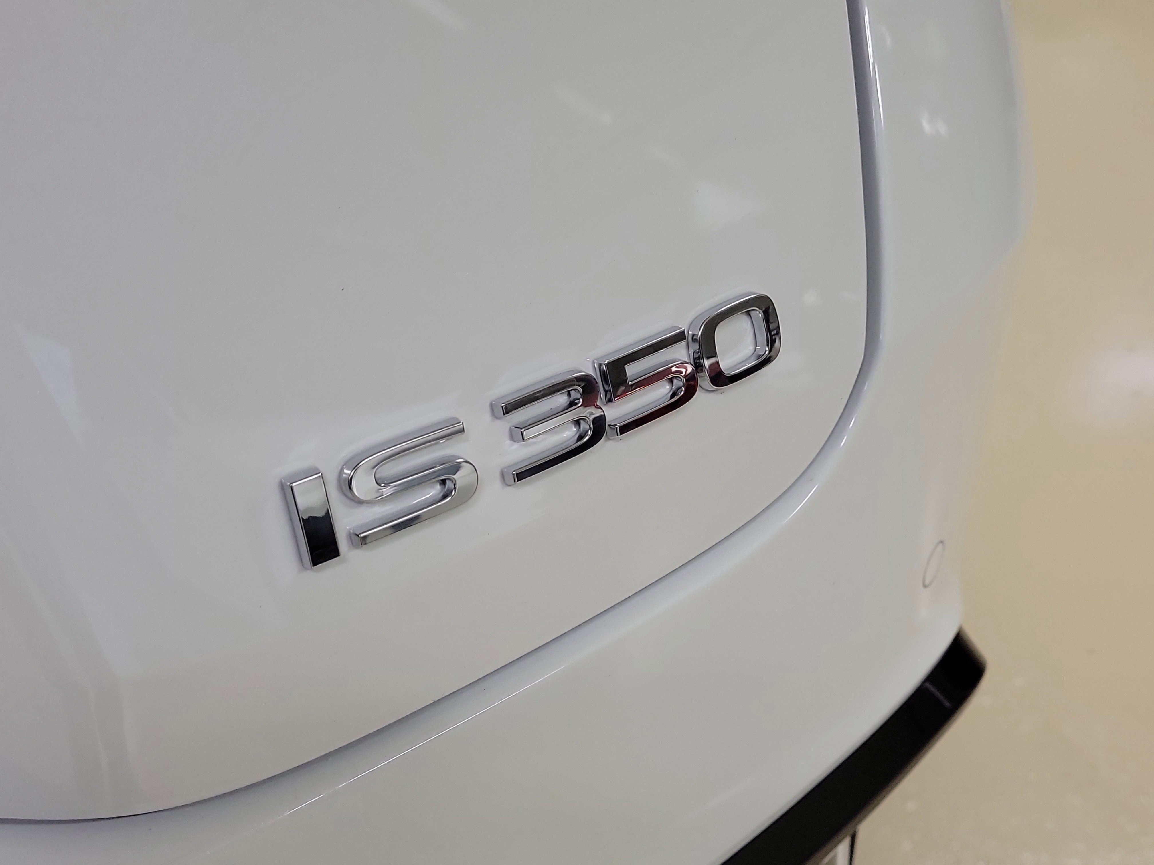 New 2026 Ultra White Lexus F SPORT DESIGN image 4