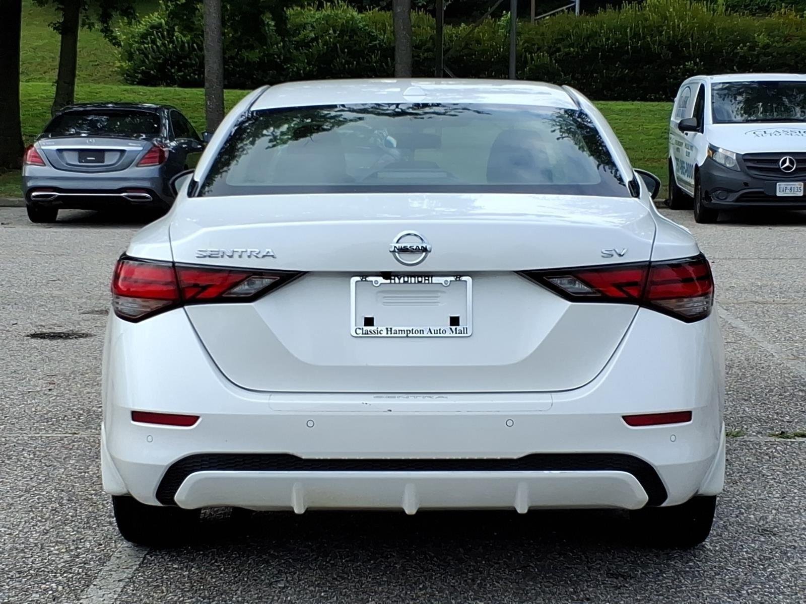 Used 2022 Aspen White TriCoat Pearl Nissan SV image 8