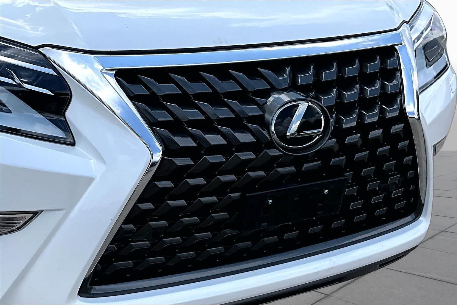 Used 2020 Starfire Pearl Lexus Premium image 30