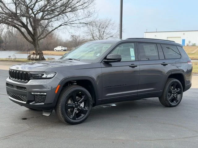 New 2025 Baltic Gray Metallic Clear-Coat Exterior Paint Jeep Limited image 3