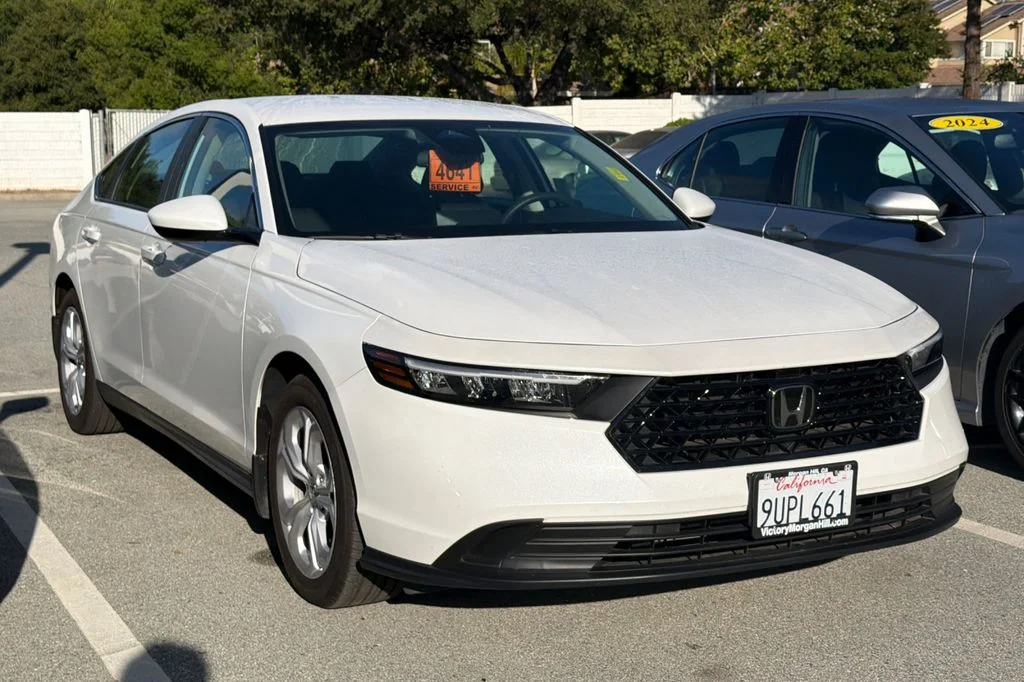 Used 2025 Platinum White Pearl Honda LX image 2