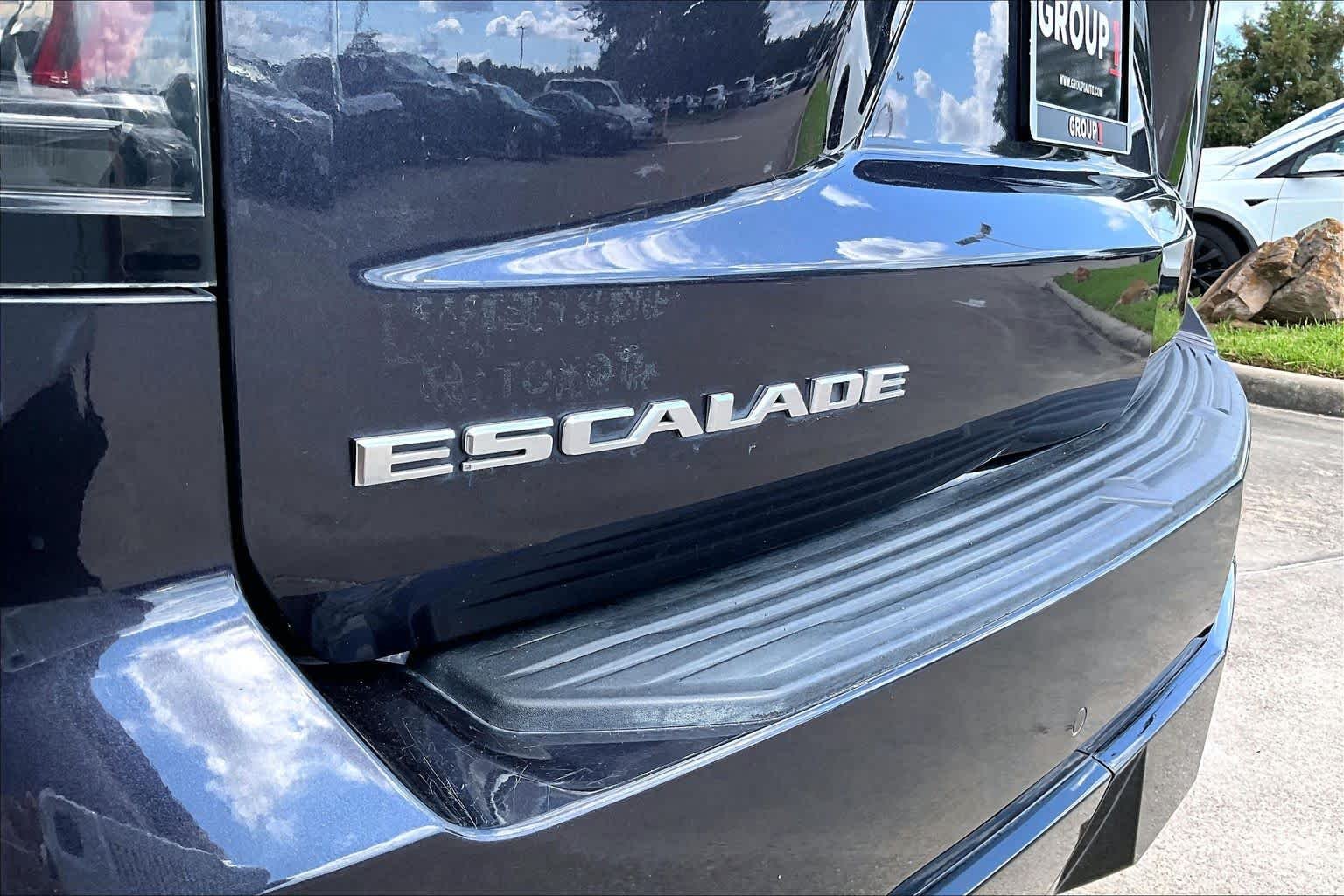 Used 2022 Galactic Gray Metallic Cadillac Premium Luxury Platinum image 29