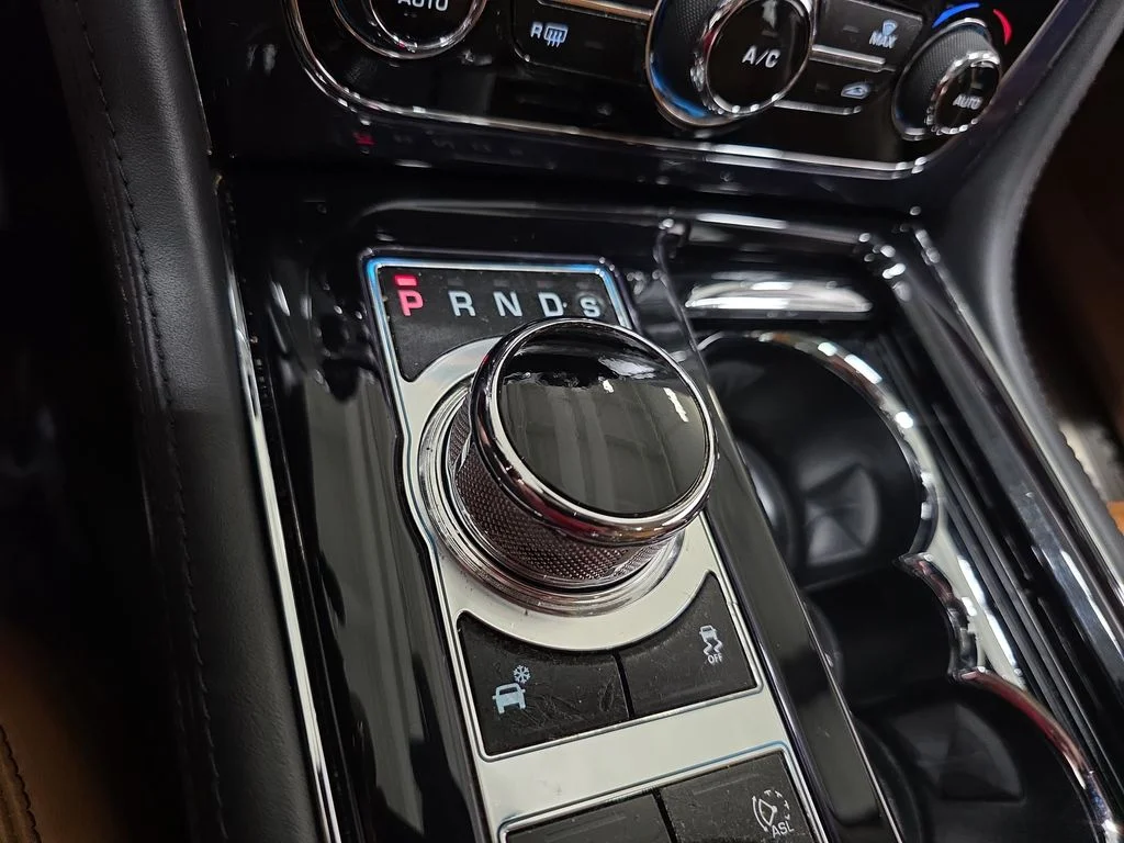 Used 2014 Ebony Jaguar XJL Portfolio image 24