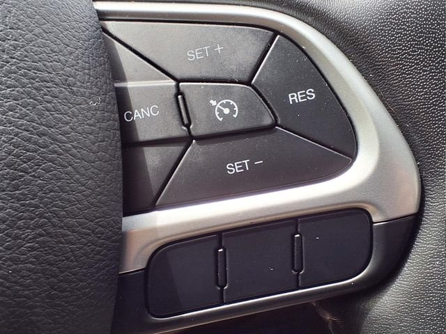 Used 2020 White Jeep Latitude image 21