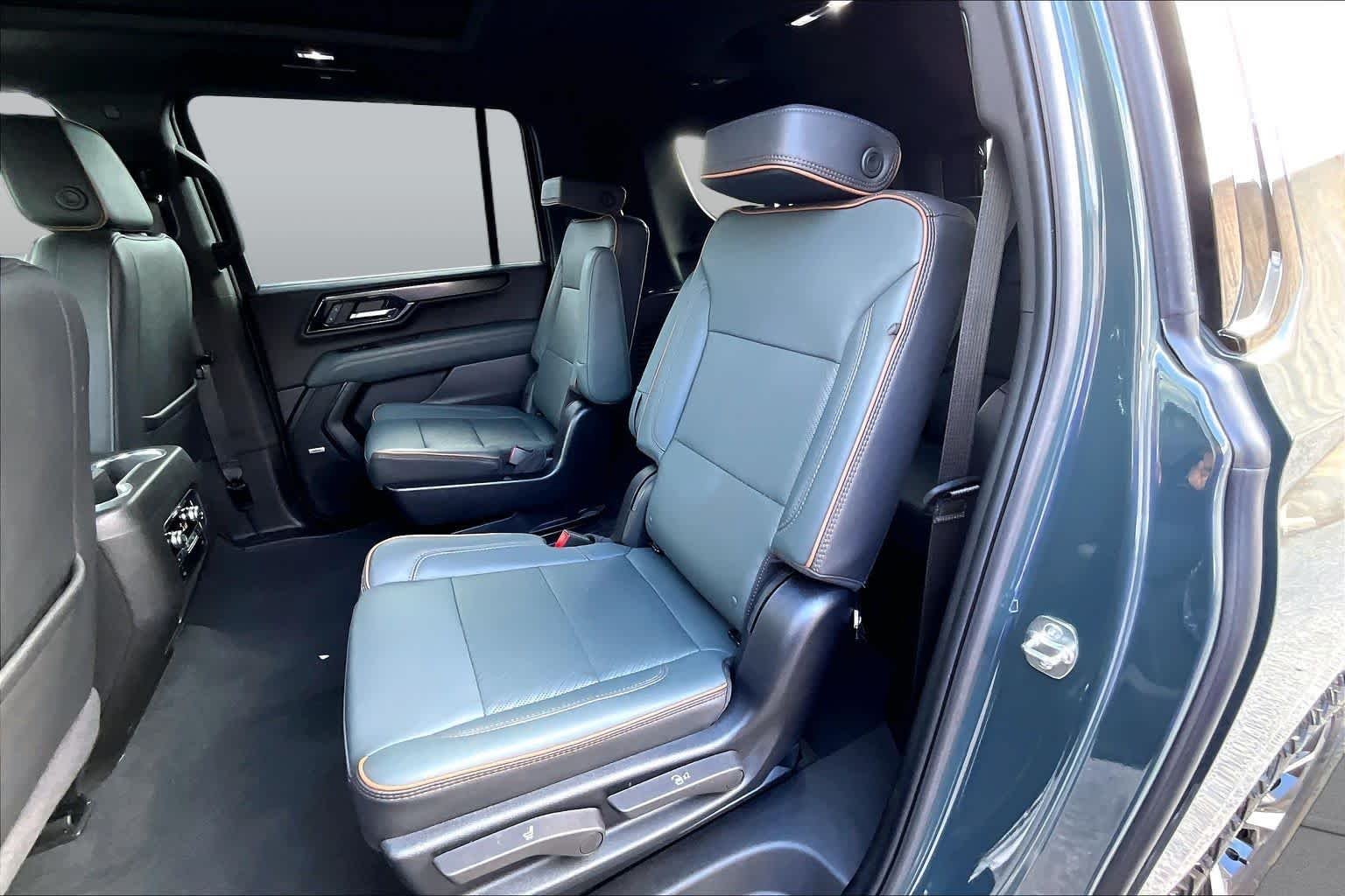 Used 2025 Midnight Pine GMC AT4 image 23