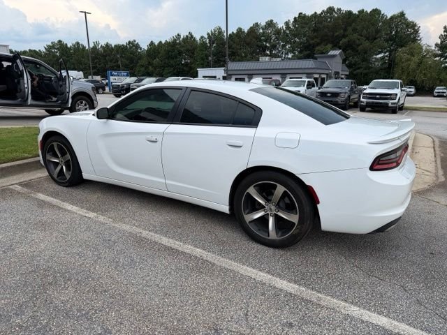 Used 2017 White Dodge SXT image 3