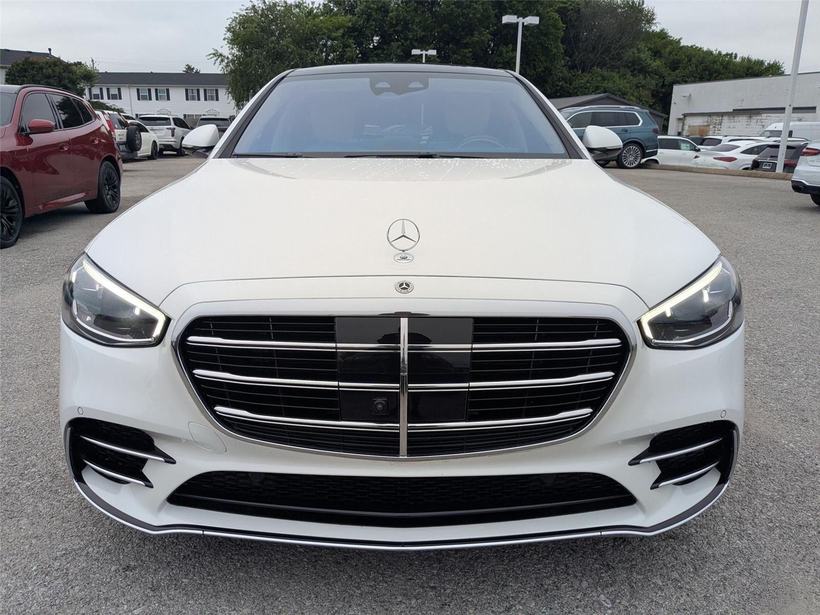 Used 2024 MANUFAKTUR Moonlight White Metallic Mercedes-Benz S 580 image 2