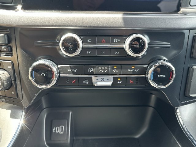 New 2026 Agate Black Metallic Ford XLT image 25