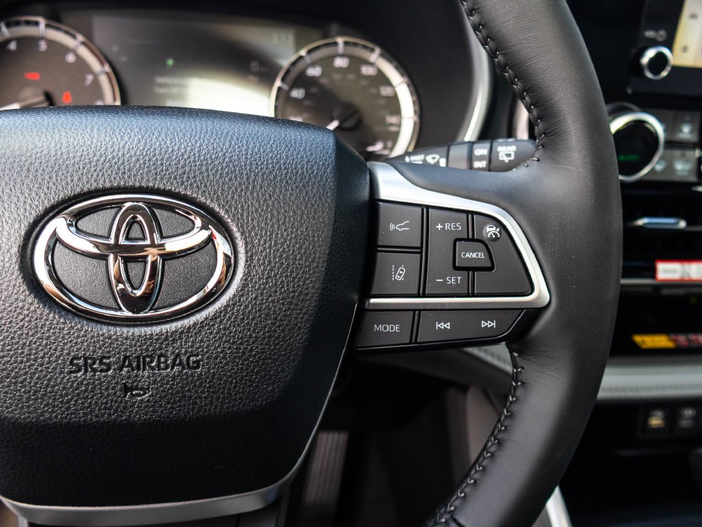 New 2026 Wind Chill Pearl <sup>1</sup> Toyota  XLE image 32