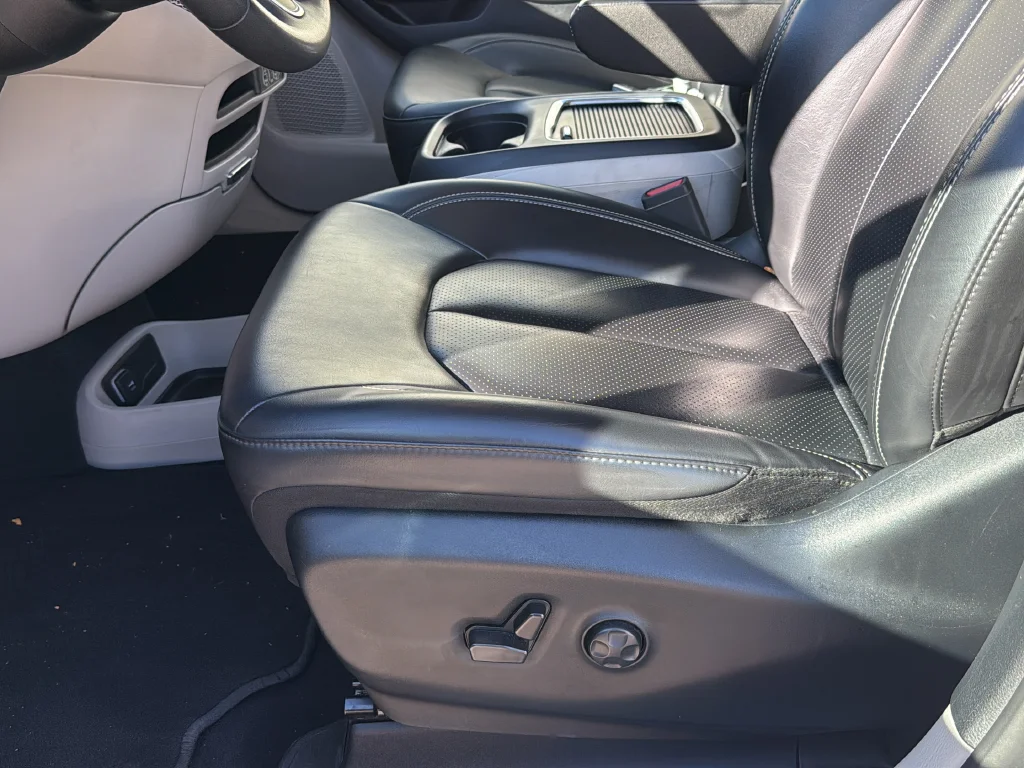 Used 2023 White Chrysler Touring L image 16