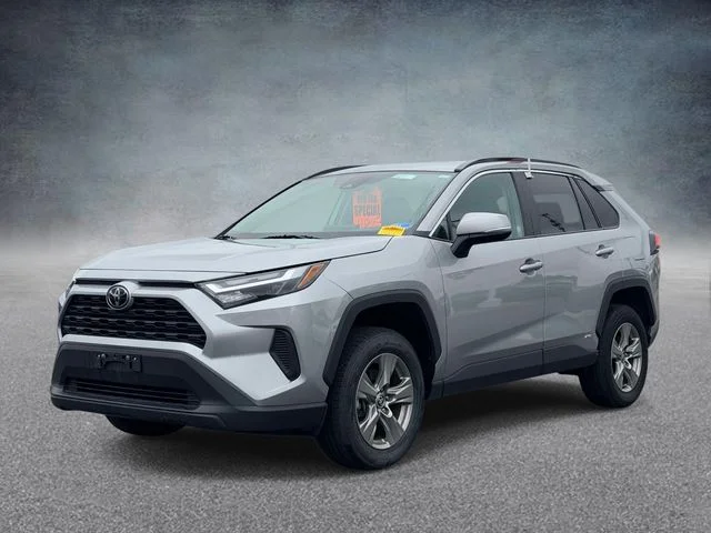 Used 2025 Silver Toyota XLE image 5