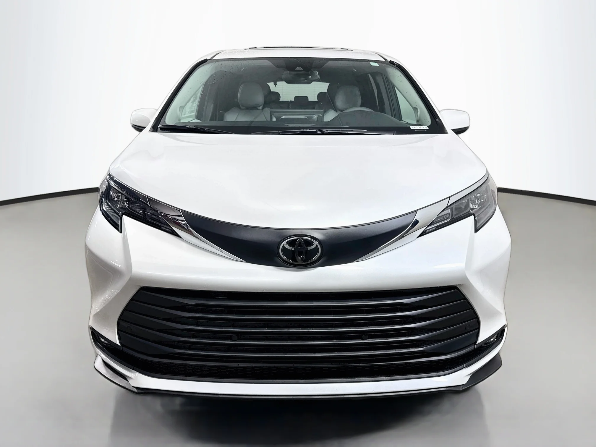 New 2026 Wind Chill Pearl Toyota XLE image 2