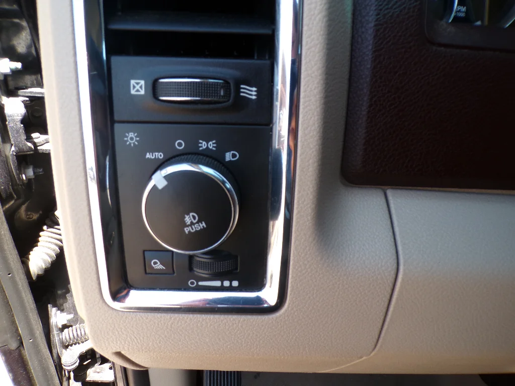 Used 2016 Maximum Steel Metallic Clearcoat Ram Laramie image 17