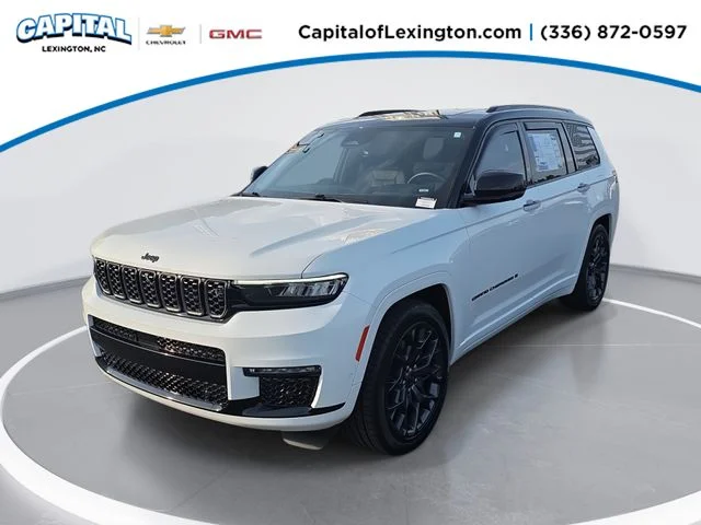 Used 2023 White Jeep Summit image 1