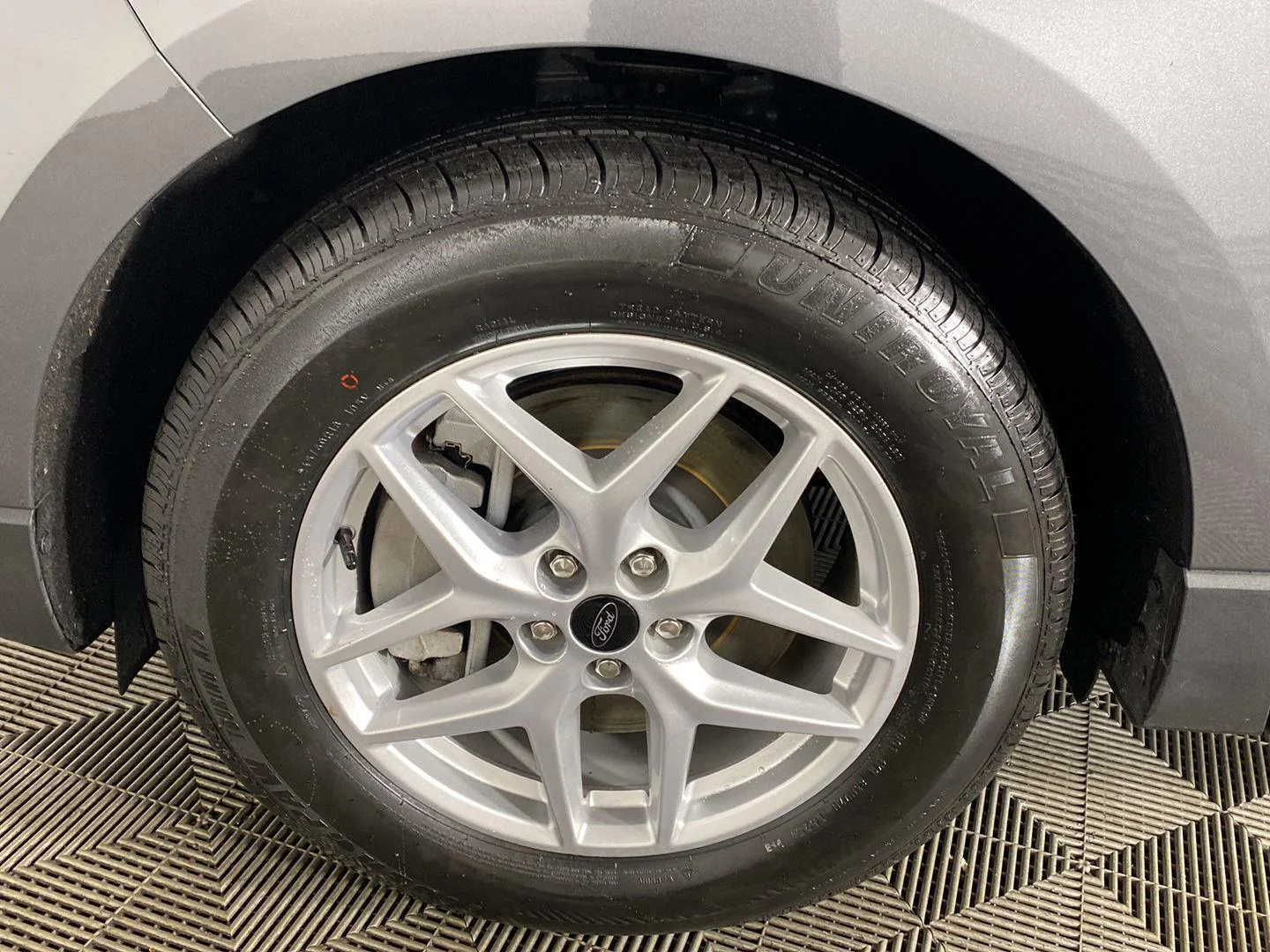 Used 2024 Carbonized Gray Ford SEL image 18