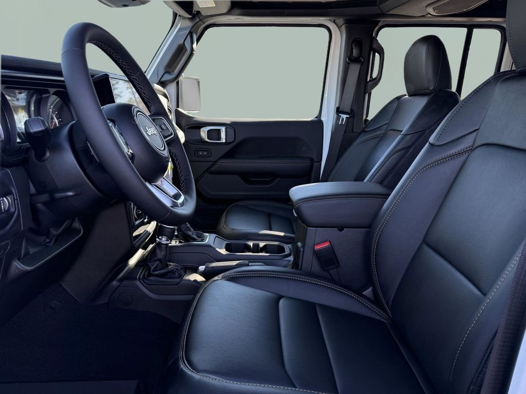 New 2026 Bright White Clear-Coat Exterior Paint Jeep Sahara image 11