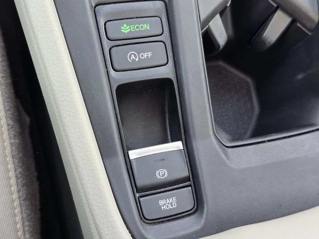 Used 2025 Red Honda SE image 11