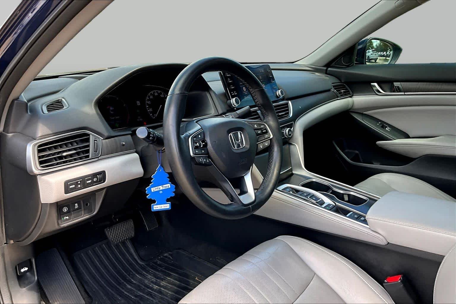 Used 2018 Obsidian Blue Pearl Honda Touring 2.0T image 18