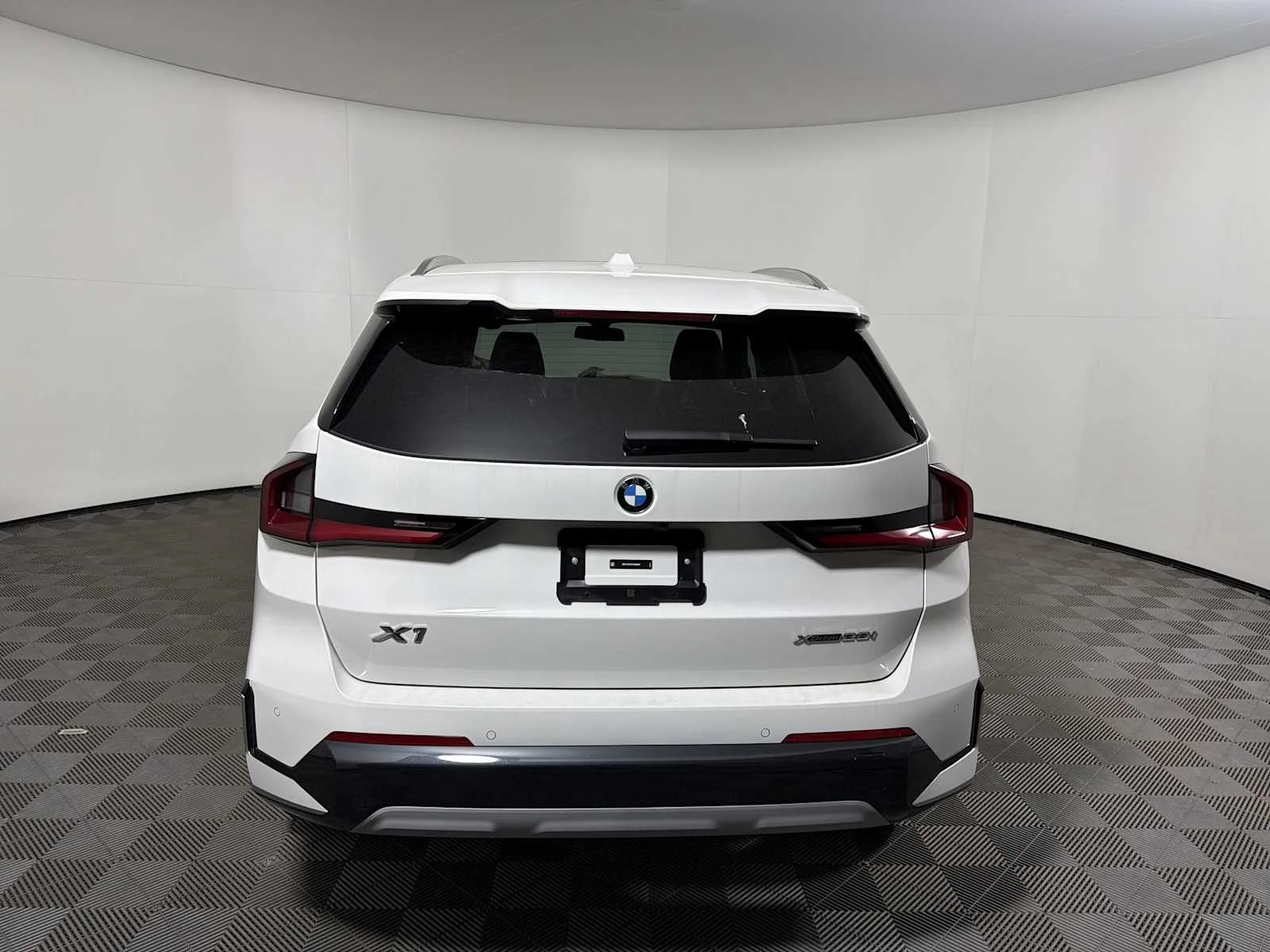 New 2026 Alpine White BMW xDrive28i image 2