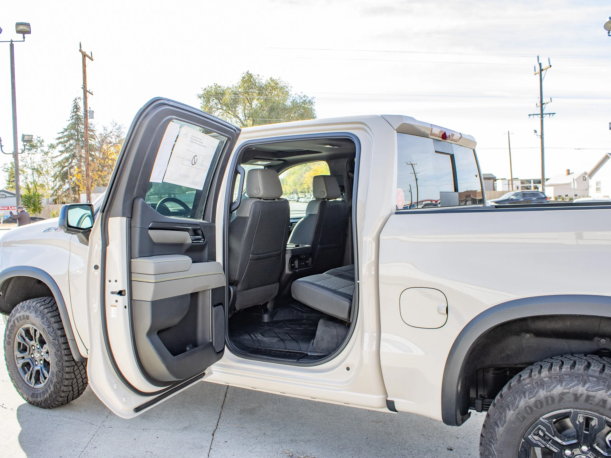 2026 Chevrolet Silverado 1500 ZR2 - Photo 13